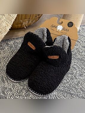 Nordstrom Black Sherpa Slip-On Slippers